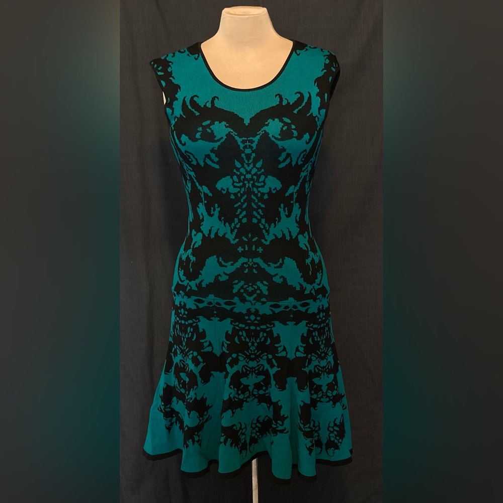 Julia Jordan Teal and Black Form Fitting Knit Midi Dress w/Cap Sleeves